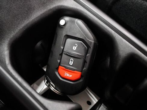 Certified 2025 Jeep Wrangler Willys 4xe image 31