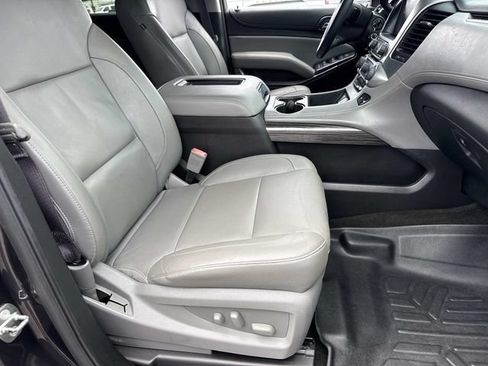 Used 2017 Chevrolet Suburban LT RWD image 11