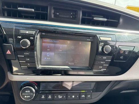 Used 2014 Toyota Corolla LE FWD image 16