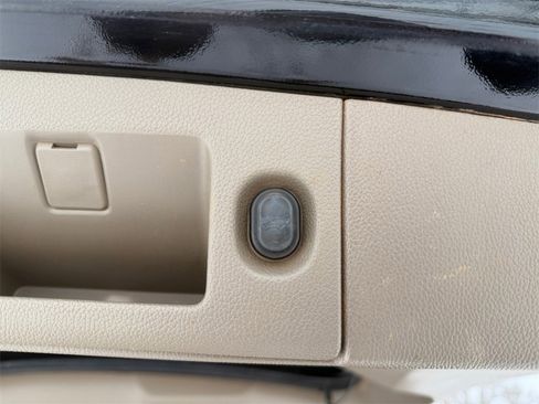 Used 2018 Chevrolet Suburban LT image 38