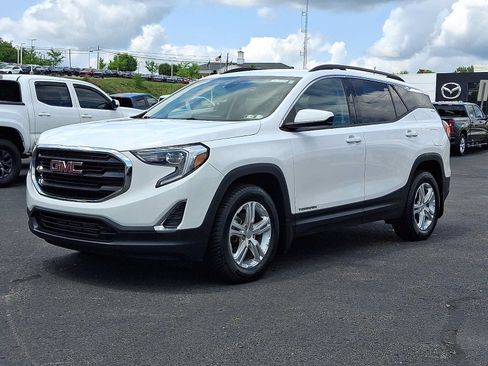 Used 2020 GMC Terrain SLE w/ Driver Convenience Package AWD/4WD image 3