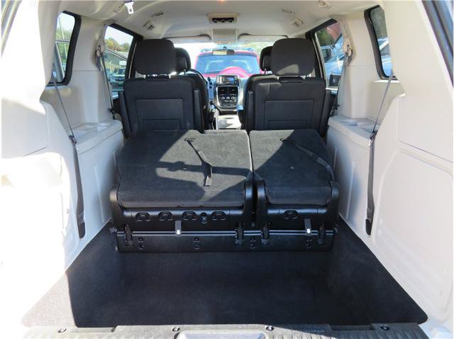 Used 2017 Dodge Grand Caravan SE FWD image 13