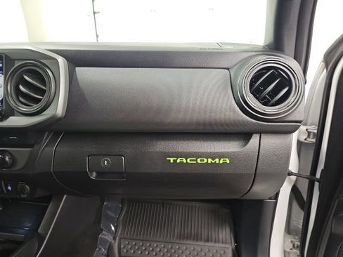 Certified 2021 Toyota Tacoma TRD Off-Road w/ Technology Package AWD/4WD image 37