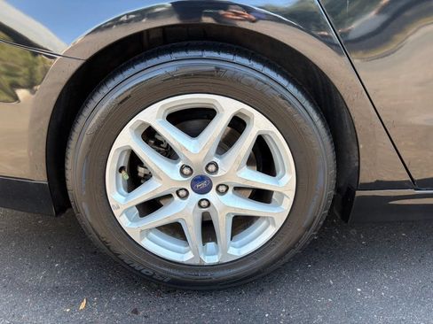 Used 2016 Ford Fusion SE FWD image 4