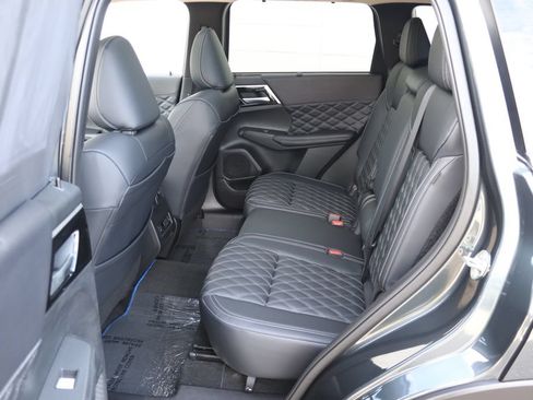 Used 2025 Mitsubishi Outlander 4WD Plug-In Hybrid image 16
