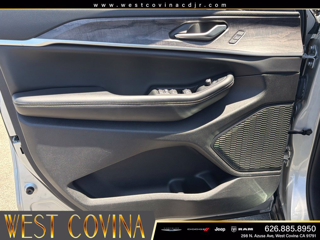 Used 2023 Jeep Grand Cherokee Limited RWD image 19