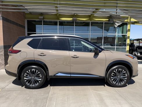 Used 2024 Nissan Rogue Platinum AWD/4WD image 9