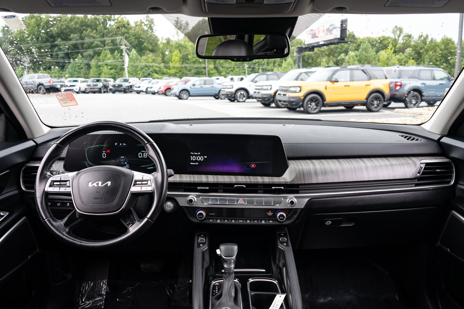 Used 2023 Kia Telluride EX w/ EX Captain's Chair Package FWD image 21