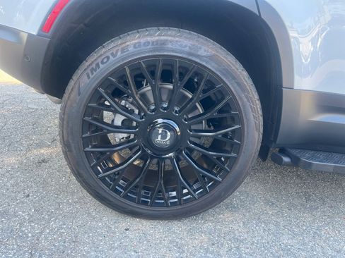 Used 2025 Land Rover Defender 110 S image 23