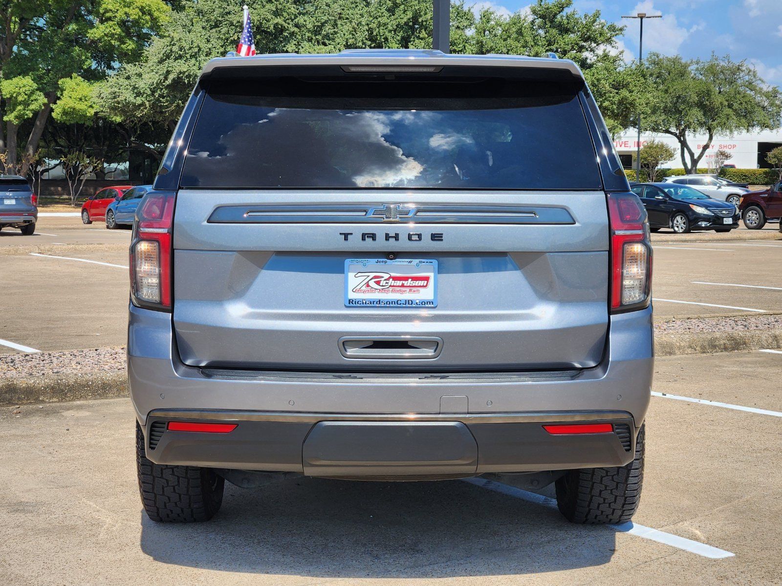Used 2022 Chevrolet Tahoe Z71 w/ Luxury Package AWD/4WD image 5