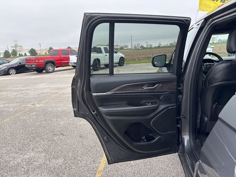 Used 2023 Jeep Grand Cherokee Overland image 23