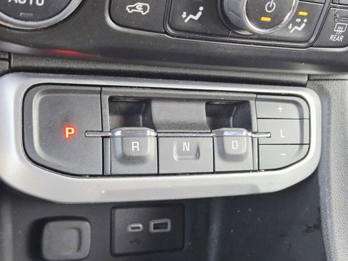 Used 2023 GMC Acadia SLE w/ Driver Convenience Package image 31