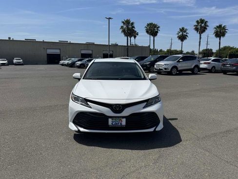 Used 2019 Toyota Camry LE FWD image 4