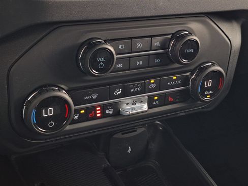 Used 2025 Ford Bronco Outer Banks AWD/4WD image 23