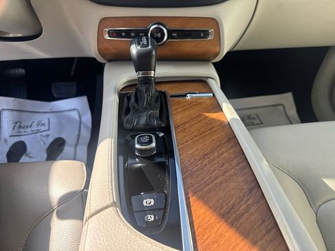 Used 2022 Volvo XC90 T6 Momentum w/ Advanced Package image 19