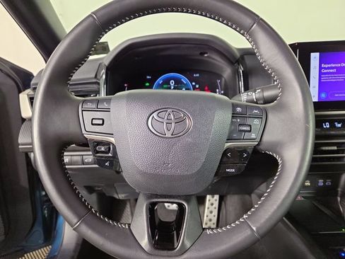 Used 2025 Toyota Camry SE FWD image 21