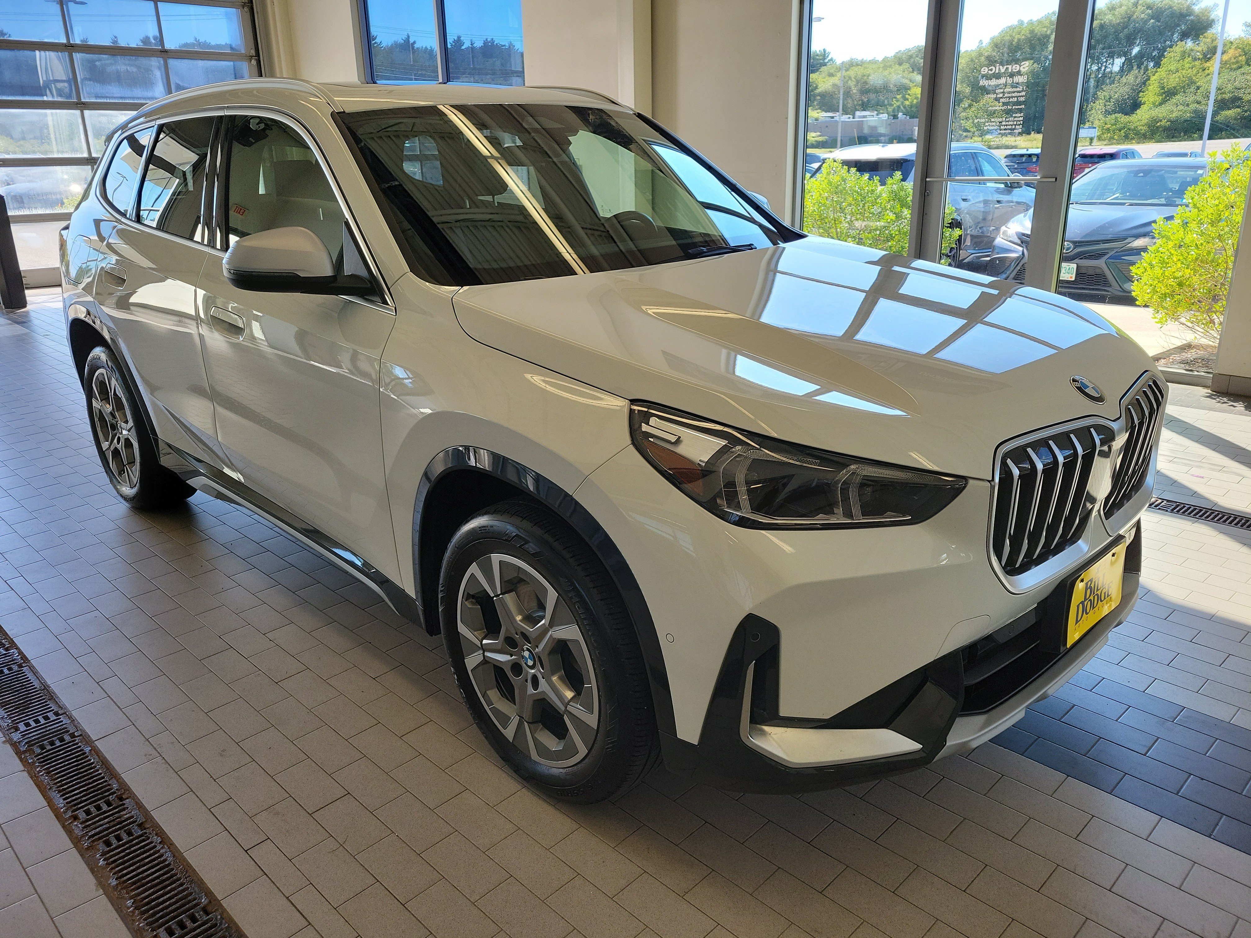 Used 2024 BMW X1 xDrive28i w/ Convenience Package AWD/4WD image 3