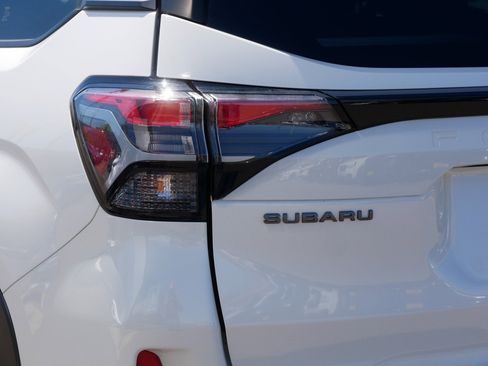 Certified 2025 Subaru Forester Premium AWD/4WD image 17