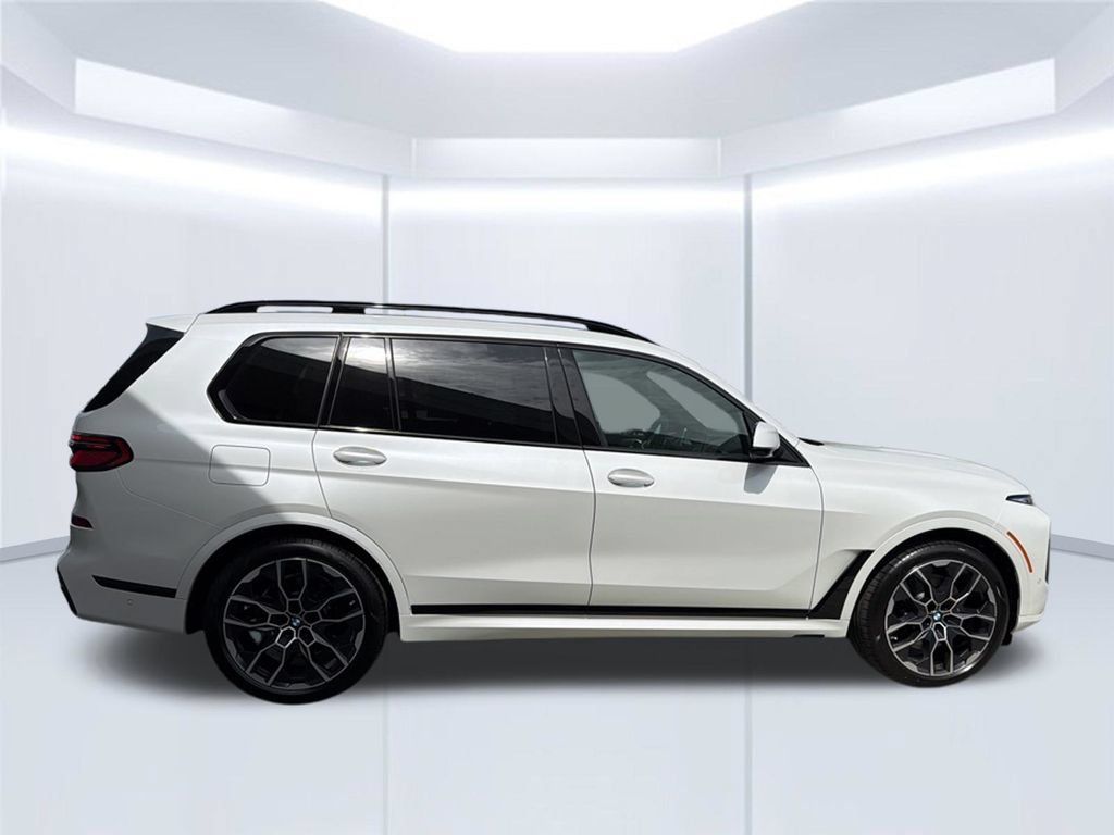 New 2026 BMW X7 xDrive40i w/ M Sport Package AWD/4WD image 7