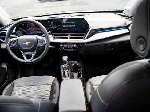 Used 2026 Chevrolet Trax LT w/ Driver Confidence Package FWD image 25