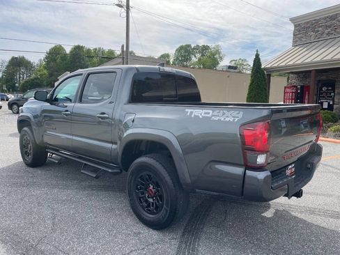 Used 2019 Toyota Tacoma TRD Sport image 11