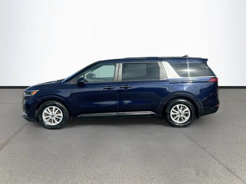 Used 2023 Kia Carnival LX FWD image 4