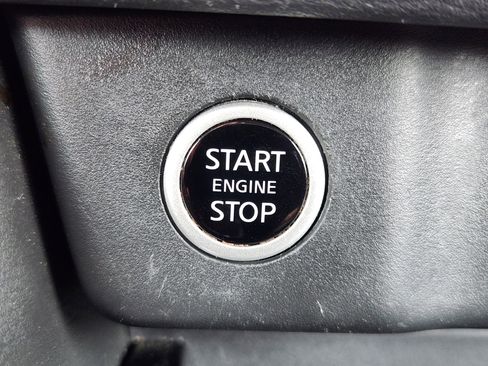 Used 2023 Nissan Rogue S image 23