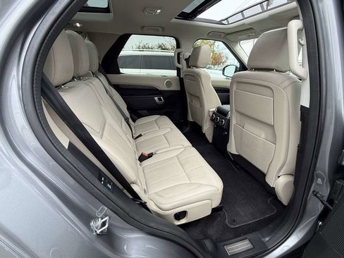 Used 2020 Land Rover Discovery HSE image 11