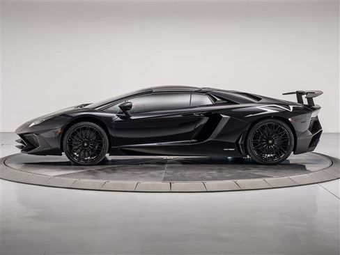 Used 2017 Lamborghini Aventador LP 750-4 Superveloce image 2