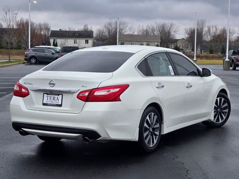 Used 2017 Nissan Altima 2.5 SL w/ Moonroof Package image 11