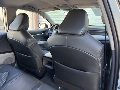 Used 2021 Toyota Camry SE FWD image 30