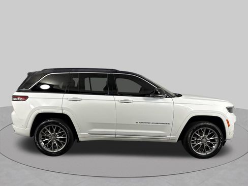 Used 2024 Jeep Grand Cherokee Summit w/ Luxury Tech Group V AWD/4WD image 36