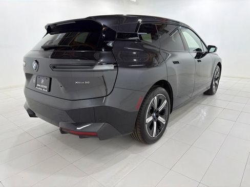 Used 2024 BMW iX xDrive50 w/ Sport Package AWD/4WD image 5