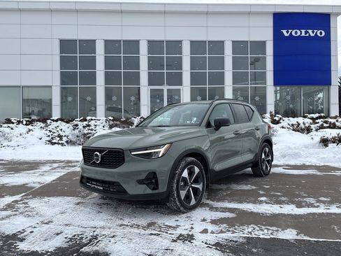 Used 2023 Volvo XC40 B5 Plus w/ Protection Package Premier image 43
