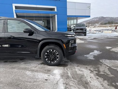 Used 2025 Chevrolet Traverse Z71 w/ Driver Confidence Package image 2