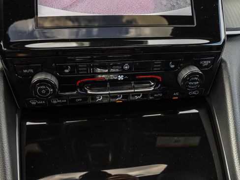 New 2025 Jeep Grand Cherokee Laredo X w/ Luxury Tech Group I image 19