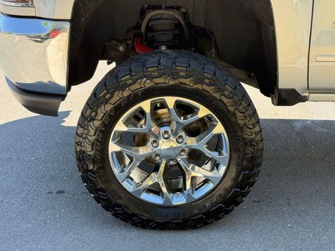 Used 2018 Chevrolet Silverado 1500 LT image 17