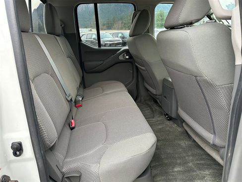 Used 2015 Nissan Frontier SV image 13