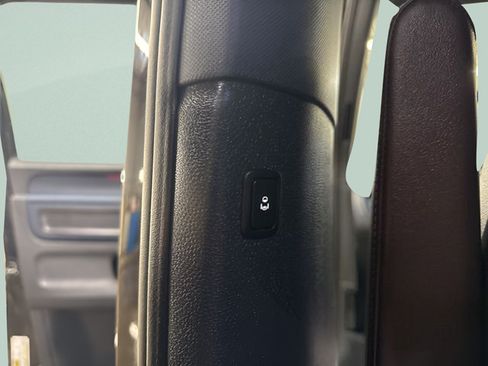 New 2025 Volkswagen ID. Buzz Pro S RWD image 16