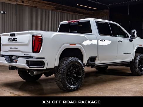 Used 2025 GMC Sierra 2500 Denali Ultimate image 10