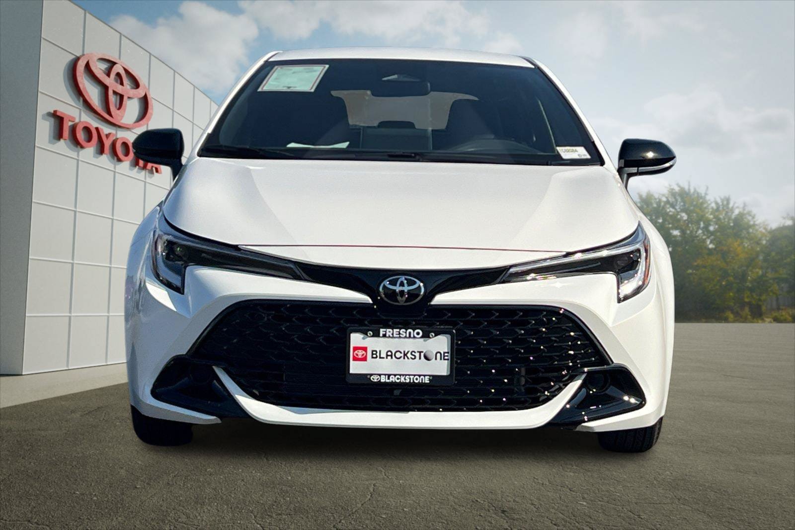 Used 2027 Toyota Corolla SE w/ SE Premium Package FWD image 8