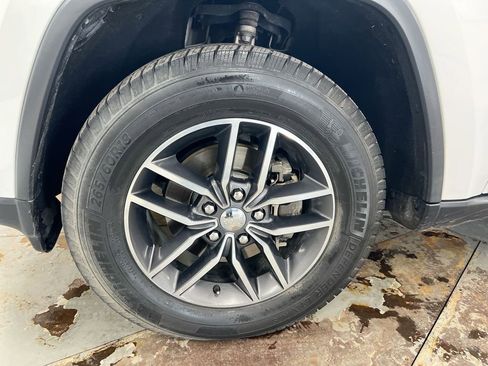 Used 2018 Jeep Grand Cherokee Limited w/ Luxury Group II image 27