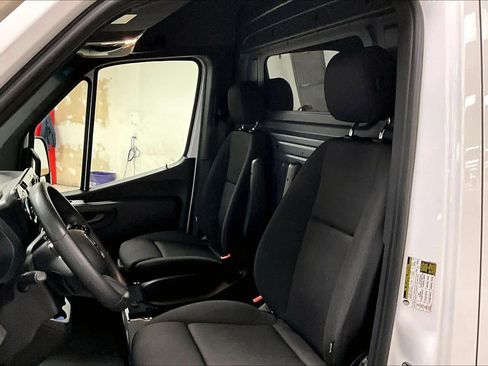 Used 2025 Mercedes-Benz Sprinter 2500 image 9