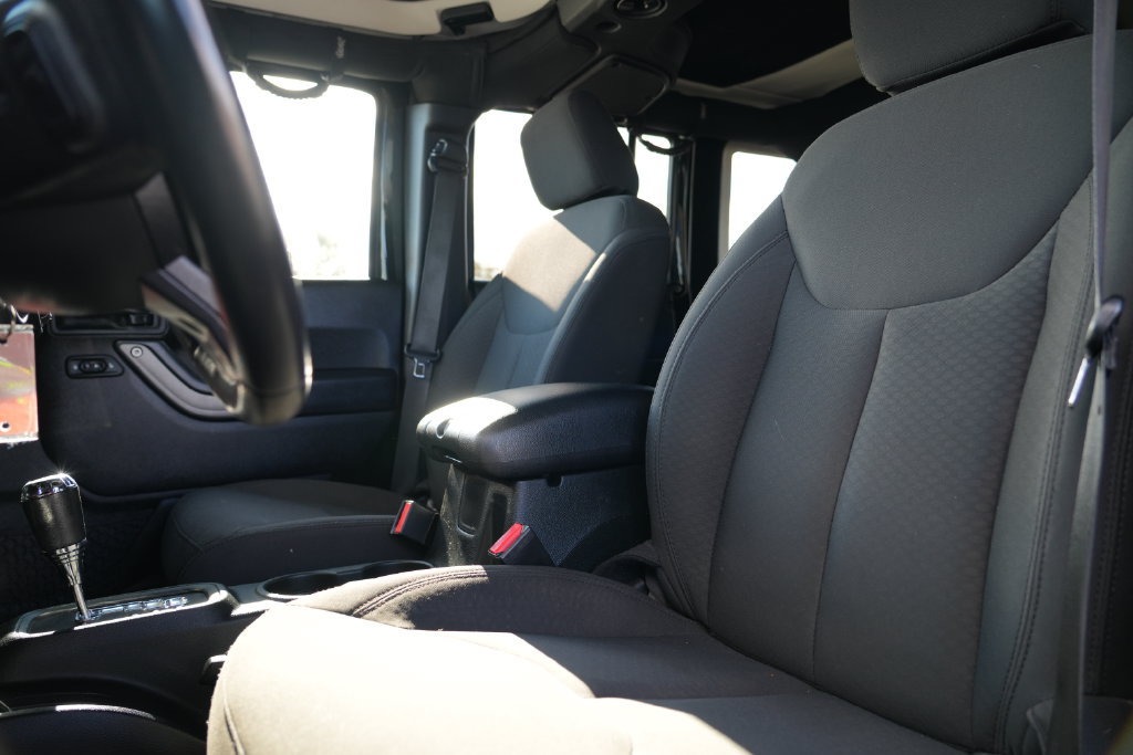 Used 2018 Jeep Wrangler Unlimited Sport AWD/4WD image 14