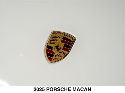 Used 2025 Porsche Macan AWD/4WD image 11