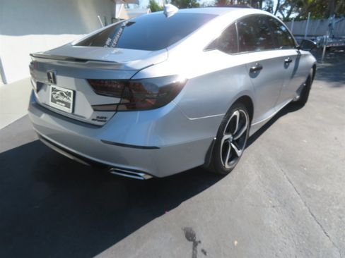 Used 2018 Honda Accord Sport image 8