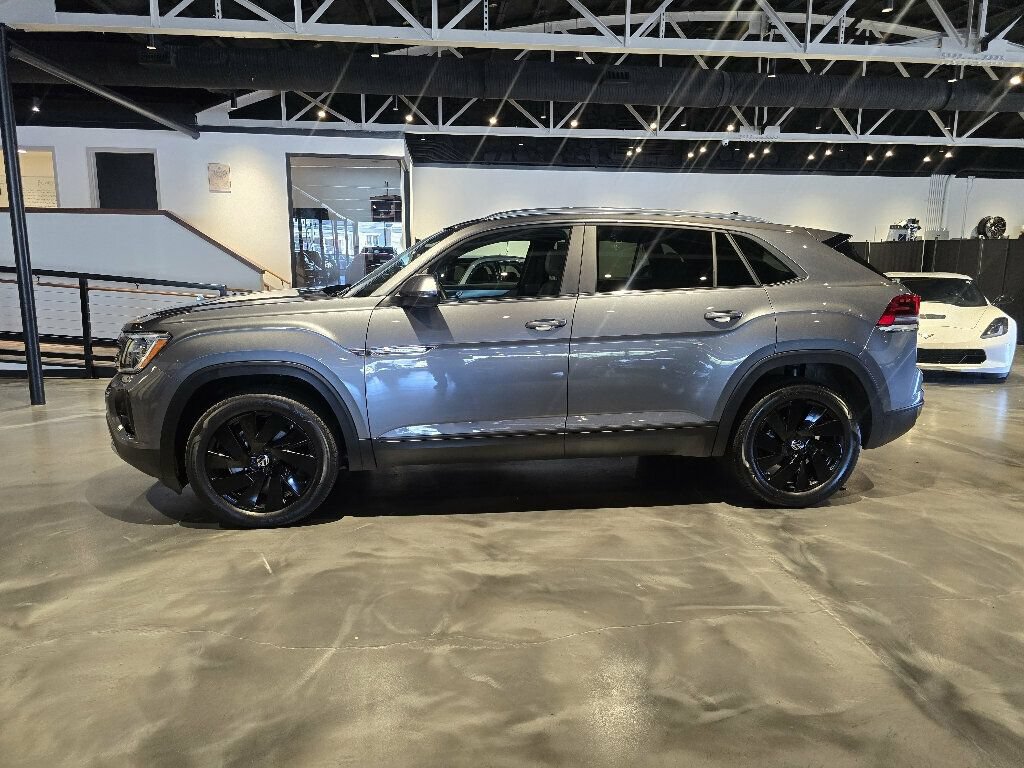 Used 2024 Volkswagen Atlas Cross Sport SE w/ Panoramic Sunroof Package FWD image 8