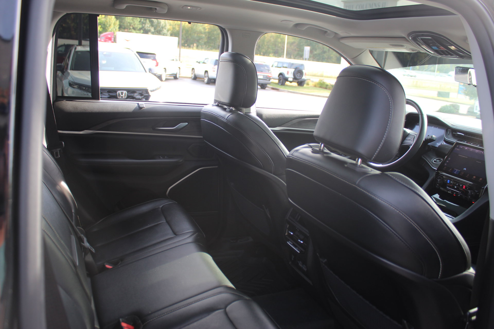 Used 2022 Jeep Grand Cherokee Limited 4xe w/ Luxury Tech Group II AWD/4WD image 32