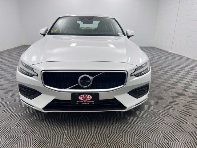Used 2021 Volvo S60 T5 Momentum w/ Advanced Package FWD image 3