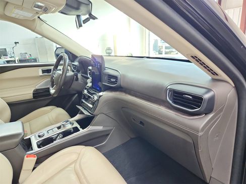 Used 2023 Ford Explorer Platinum w/ Technology Package image 41